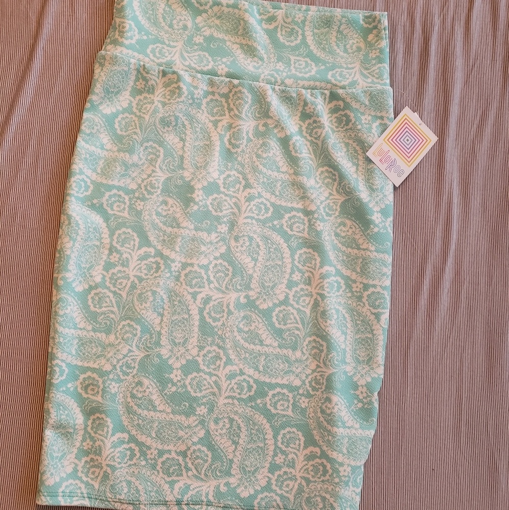 LulaRoe Cassie skirt